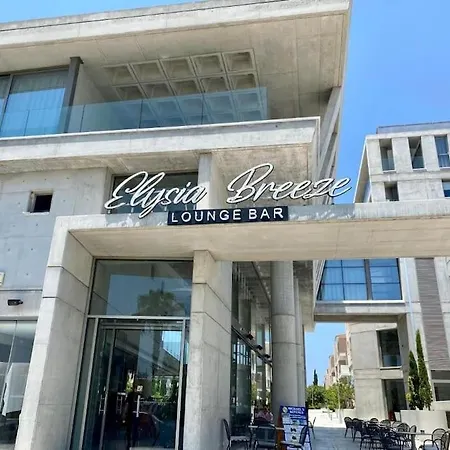 Elysia Park Luxury פאפוס