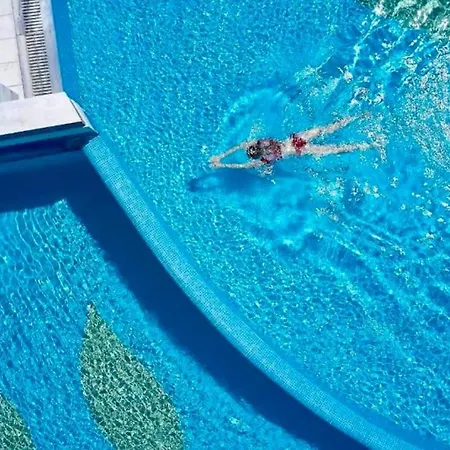 Elysia Park Luxury * פאפוס